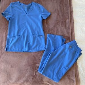 Figs Casma 3 pocket top and Livingston pants